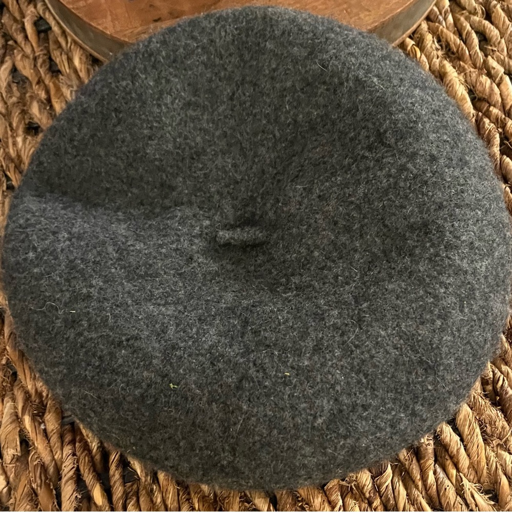 Ladies Vintage Gray Wool Beret